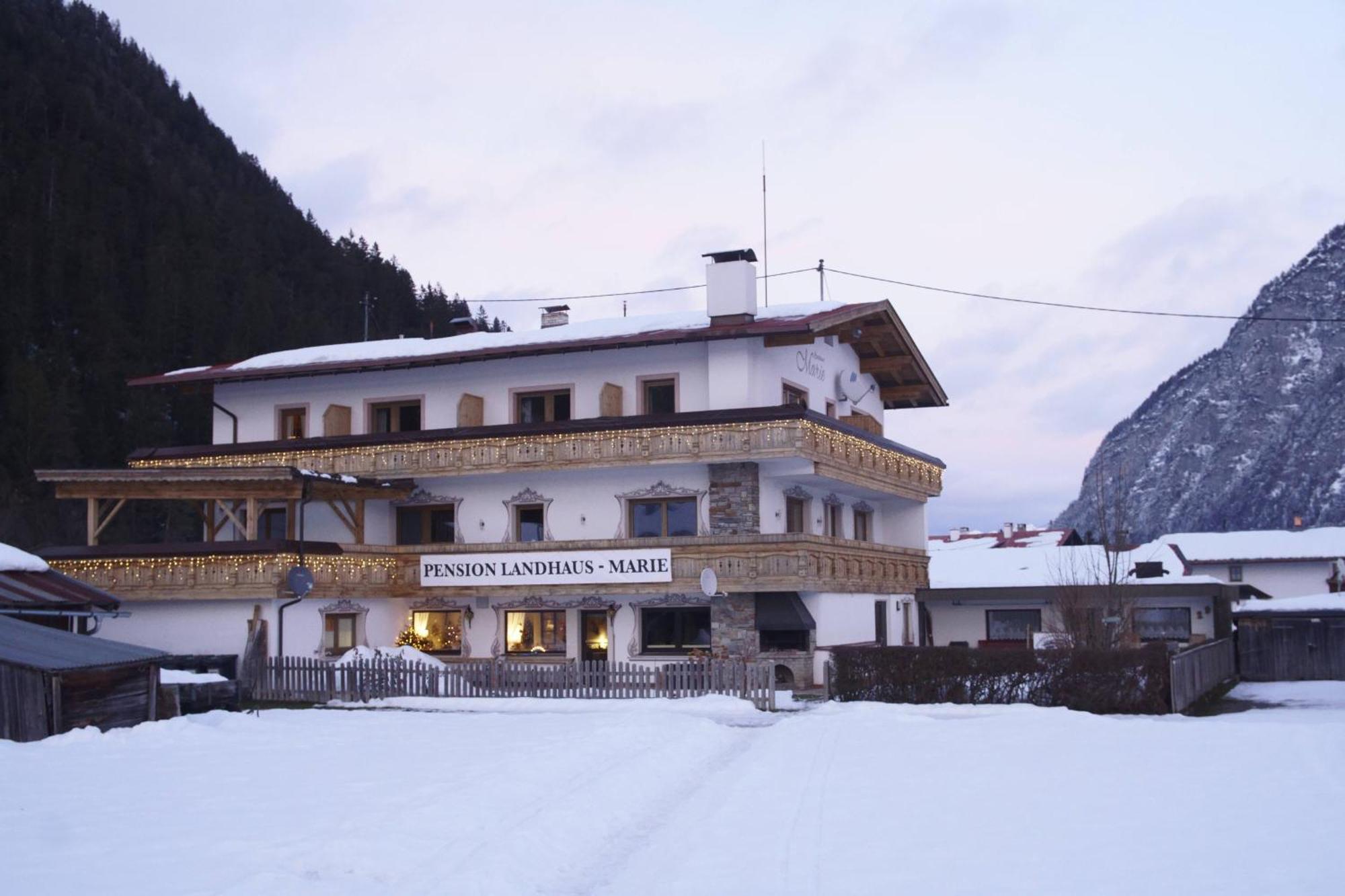 Pension Und Apartments Landhaus Marie Leutasch Exterior photo